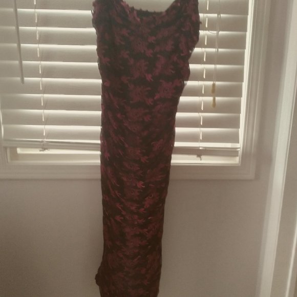 A burgundy and black Betsey Johnson fancy dress. - Picture 1 of 12
